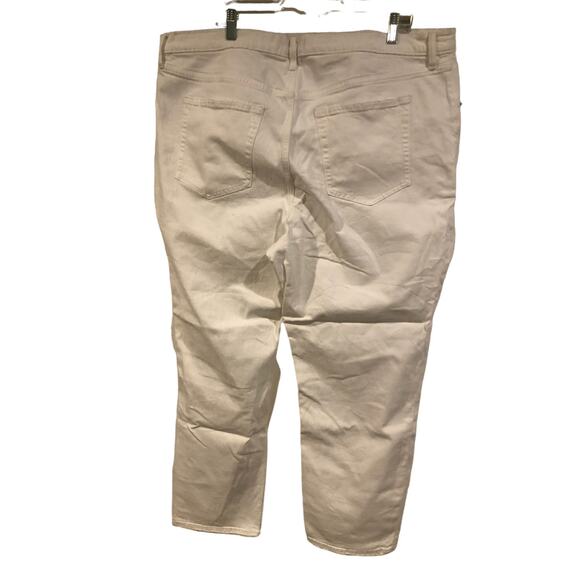 NWT New Abercrombie Curve Love Ultra High Rise DistressedStraight Jean Denim - Picture 16 of 16